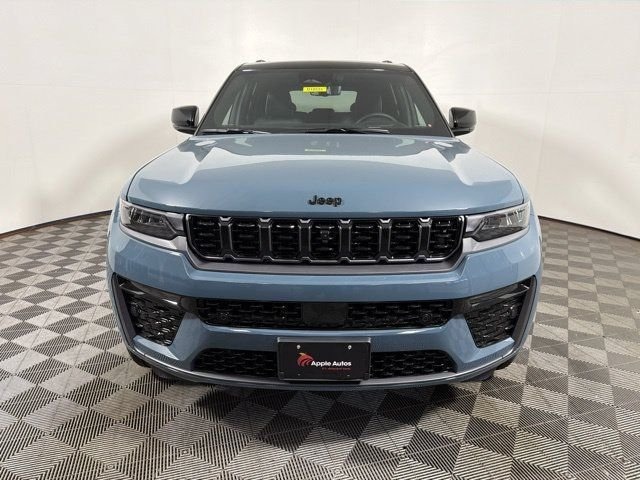 Blue Jeep Grand Cherokee on a checkered photo booth floor